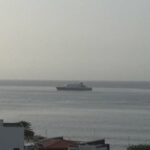 Especialistas médicos embarcam em navio de cruzeiro infectado pelo vírus