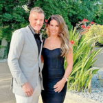 Esposa Becky por trás do sucesso de Jamie
