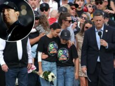 Esposa e filhos de Kyle Busch fazem a primeira aparição pública desde a morte do piloto para um emocionante momento de silêncio na Coca-Cola 600 Richard Childress, Samantha e Brexton Busch e Steve O'Donnell estão no grid durante uma cerimônia em memória de Kyle Busch.