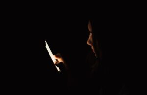 Esses recursos especiais de telefone e aplicativo podem ajudar a protegê-lo contra spyware Esses recursos especiais de telefone e aplicativo podem ajudar a protegê-lo contra spyware