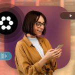 O ícone preto do aplicativo Huxe cercado por cartões de podcast digitais flutuantes.