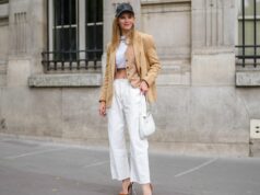 Estas calças 100% linho são o MVP do meu guarda-roupa para o clima quente BERLIM, ALEMANHA - 01 DE JULHO: Sonia Lyson usa bailarinas Chanel pretas rosa, calças de linho branco e colete verde Zara, bolsa Louis Vuitton, óculos de sol Miu Miu durante a Berlin Fashion Week SS25 em 01 de julho de 2024 em Berlim, Alemanha. (Foto de Christian Vierig/Getty Images)