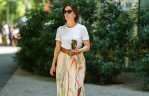 Estas saias longas e esvoaçantes escondem a barriga – não é necessário modelador sandálias de ráfia