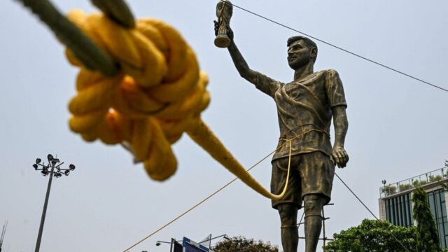 Estátua gigante de Messi em Calcutá será removida devido a Estátua gigante de Messi em Calcutá será removida devido a questões de segurança