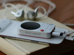 Este amplificador magnético de fone de ouvido coloca um DAC (e display) na parte traseira do seu iPhone Este amplificador magnético de fone de ouvido coloca um DAC (e display) na parte traseira do seu iPhone
