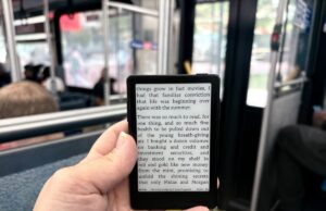 Este minúsculo e-reader magnético pode impedir você de rolar a destruição Este minúsculo e-reader magnético pode impedir você de rolar a destruição