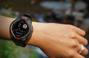 Este smartwatch Garmin possui bateria com duração ilimitada, tornando-o ideal para quem está sempre em trânsito Garmin Instinto 3 Solar