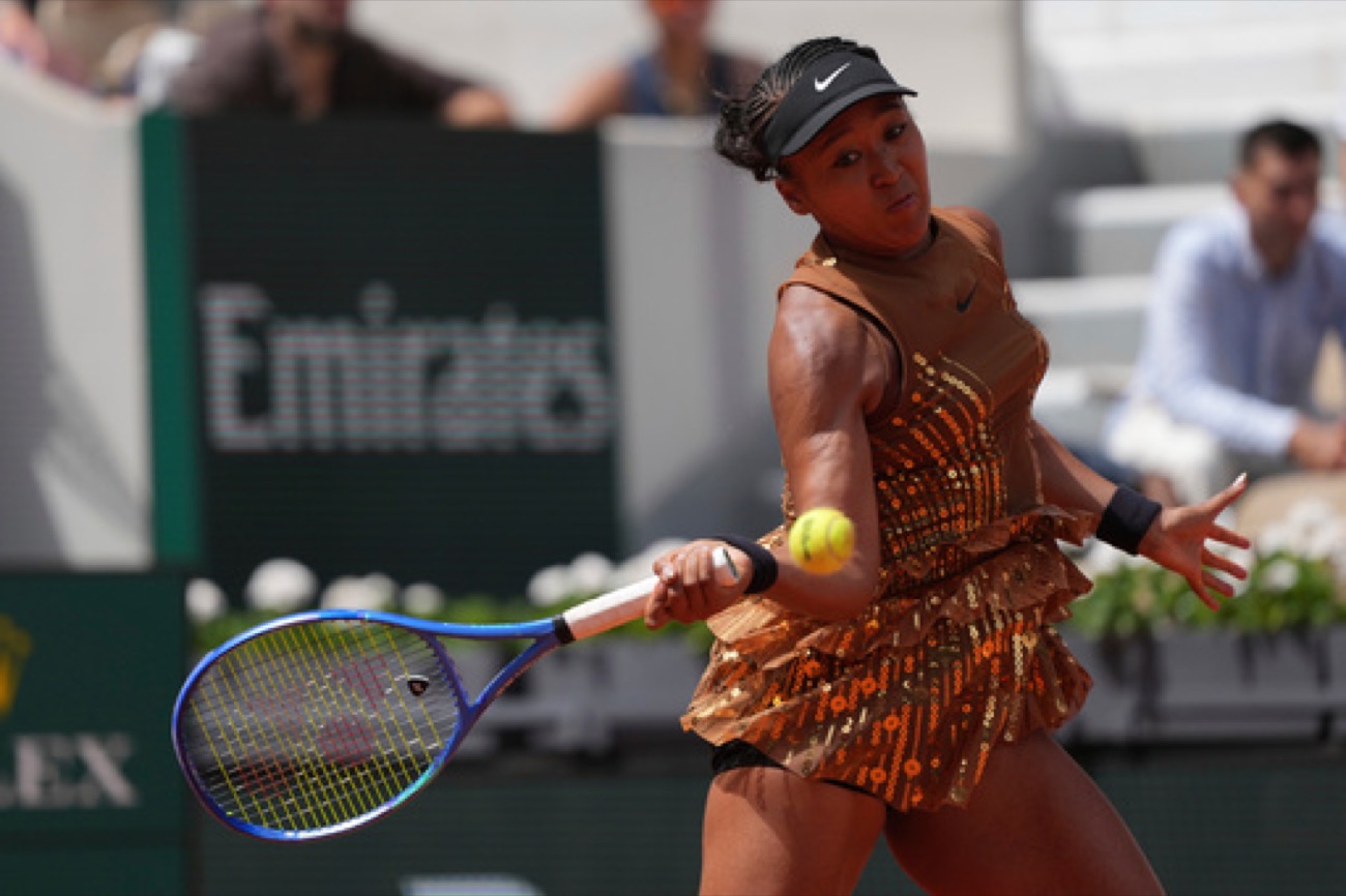 Naomi Osaka do Japão compete contra Iva Jovic dos Estados Unidos.