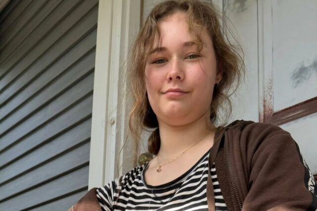 Estudante do ensino médio de Nova York prestes a se Estudante do ensino médio de Nova York prestes a se formar é esfaqueado até a morte menos de uma hora após a última ligação com o pai distante