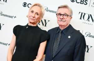 ‘Eu perfurei um buraco na caixa e saí’: Nathan Lane, Laurie Metcalf e um renascimento de ‘Morte de um Vendedor’ indicado ao Tony para sempre 'Eu perfurei um buraco na caixa e saí': Nathan Lane, Laurie Metcalf e um renascimento de 'Morte de um Vendedor' indicado ao Tony para sempre