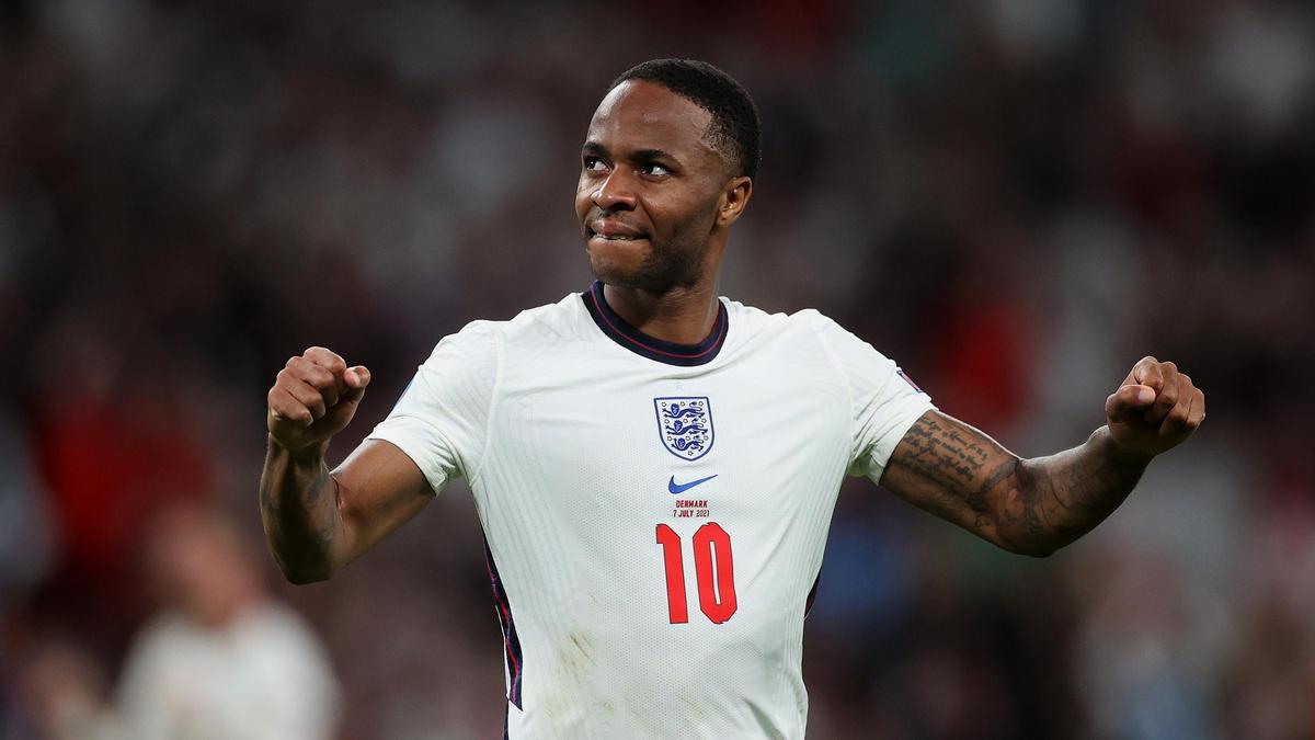 Ex-astro inglês Raheem Sterling é preso por suspeita de dirigir drogas