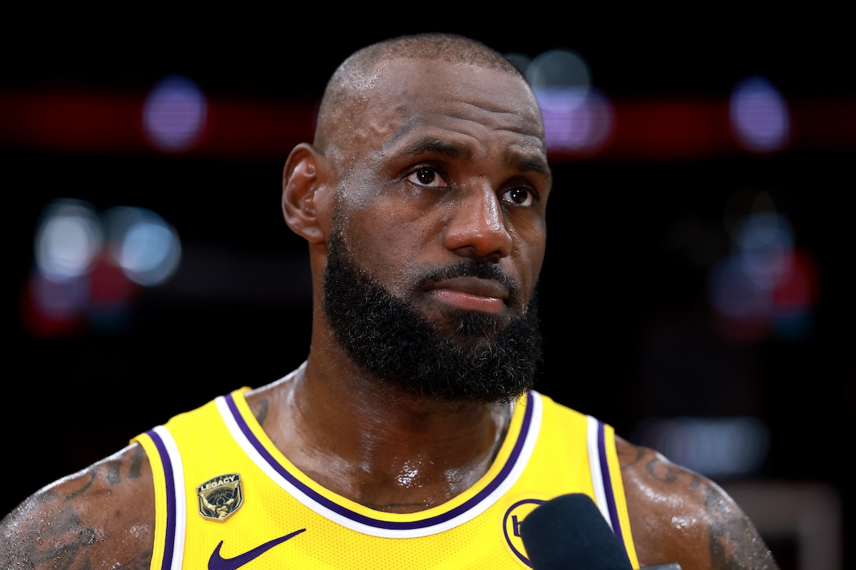 Ex-companheiro de equipe dos Cavaliers de LeBron James pede que ele se aposente em Cleveland