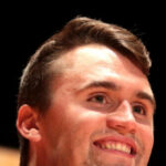 Ex-policial preso por postagens anti-Charlie Kirk recebe acordo de US$ 835 mil