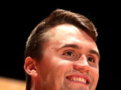 Ex-policial preso por postagens anti-Charlie Kirk recebe acordo de US$ 835 mil Ex-policial preso por postagens anti-Charlie Kirk recebe acordo de US$ 835 mil