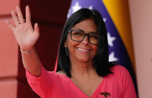 Exclusivo da AP: Administração Trump diz aos promotores para renunciarem ao líder da Venezuela, dizem fontes Exclusivo da AP: Administração Trump diz aos promotores para renunciarem ao líder da Venezuela, dizem fontes