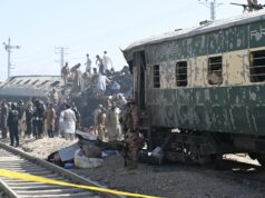 Explosão atinge trem no Baluchistão, no Paquistão, matando pelo menos 24 pessoas Explosão atinge trem no Baluchistão, no Paquistão, matando pelo menos 24 pessoas