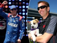 Família do falecido piloto da NASCAR Greg Biffle perseguindo a morte ‘maior que a vida’ de Kyle Busch Greg Biffle segurando Kevin, um cachorro da SPCA do Texas.