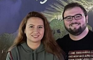 Família foi exterminada quando bebê de quatro meses, criança de 4 anos, mãe de 28 anos e avó foram assassinados em uma onda de assassinatos em massa em toda a cidade da Flórida Hailey Dempsey, 28, foi encontrada ao lado dos corpos de sua filha, 4, e do bebê de quatro meses na manhã de domingo. Seu marido Jay Dempsey, 27, foi detido pela polícia, mas libertado