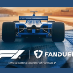 Imagem promocional da parceria Fórmula 1 e FanDuel apresentando um carro de corrida de F1 na pista destacando o acordo oficial da operadora de apostas esportivas nos Estados Unidos e Canadá.