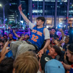 Torcedores de Nova York comemoram após Knicks chegar às finais da NBA