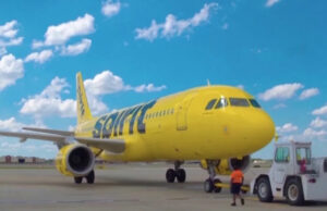 Fechamento abrupto da Spirit Airlines prende milhares de viajantes Yahoo news home