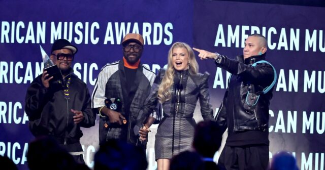 Fergie se reúne com Black Eyed Peas no American Music GettyImages-2278211502 Fergie se reúne com Black Eyed Peas no AMAs de 2026