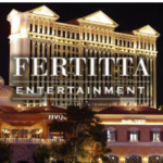 Logotipo da Fertitta Entertainment exibido no Caesars Palace Las Vegas após o anúncio proposto de aquisição da Caesars Entertainment por US$ 17,6 bilhões.