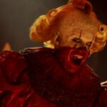 Figurinista de 'It: Welcome to Derry' no traje vermelho de 135 peças da Pennywise e nos ovos de Páscoa em pervinca e looks de Ingrid