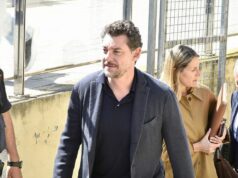Filho de magnata da moda morto quebra silêncio sobre suspeitas de assassinato Filho de magnata da moda morto quebra silêncio sobre suspeitas de assassinato