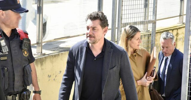 Filho de magnata da moda morto quebra silêncio sobre suspeitas Filho de magnata da moda morto quebra silêncio sobre suspeitas de assassinato