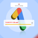 Logotipo ‘G’ do Google cercado por uma barra de armazenamento mostrando ‘13 GB de 15 GB usados’ e algumas nuvens ao redor.