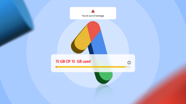 Logotipo ‘G’ do Google cercado por uma barra de armazenamento mostrando ‘13 GB de 15 GB usados’ e algumas nuvens ao redor.