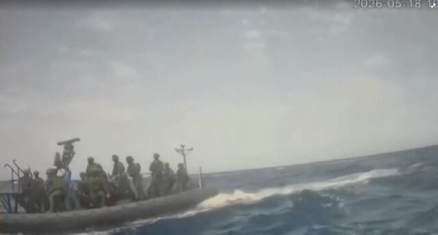 Flotilha de ajuda a Gaza diz que forças israelenses interceptaram Flotilha de ajuda a Gaza diz que forças israelenses interceptaram 10 barcos, contato perdido com 23 embarcações