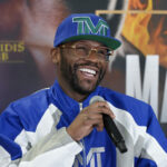 O ex-campeão mundial multipeso Floyd Mayweather enfrentará a estrela grega de kickboxing Mike Zambidis em um