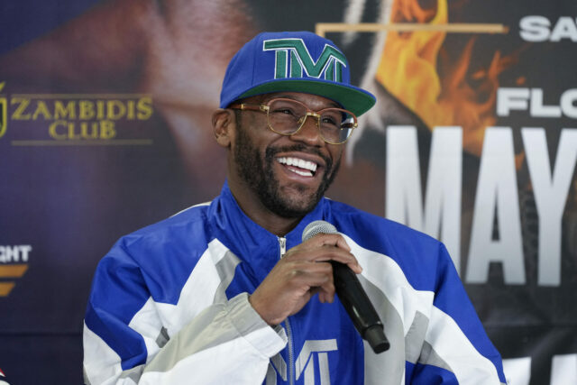 O ex-campeão mundial multipeso Floyd Mayweather enfrentará a estrela grega de kickboxing Mike Zambidis em um 