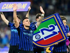 Fogos de artifício em Milão e o Inter conquista o título da Série A com vitória por 2 a 0 sobre o Parma Futebol Futebol - Série A - Inter de Milão x Parma - San Siro, Milão, Itália - 3 de maio de 2026 Marcus Thuram, do Inter de Milão, comemora seu primeiro gol REUTERS/Daniele Mascolo