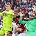 O gol de empate do West Ham contra o Arsenal foi anulado por esta falta sobre David Raya
