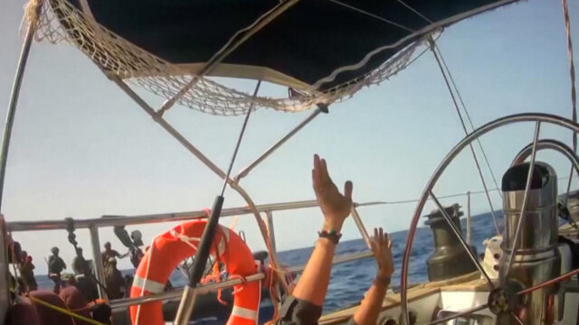 Forças israelenses disparam ‘balas de borracha’ contra ativistas da flotilha de ajuda a Gaza
