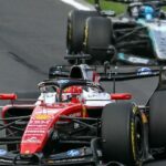 TOPSHOT - O piloto italiano da Mercedes, Kimi Antonelli, comemora após vencer o Grande Prêmio de Fórmula 1 de Miami de 2026 no Autódromo Internacional de Miami em Miami Gardens, Flórida, em 3 de maio de 2026. (Foto de CHANDAN KHANNA / AFP)