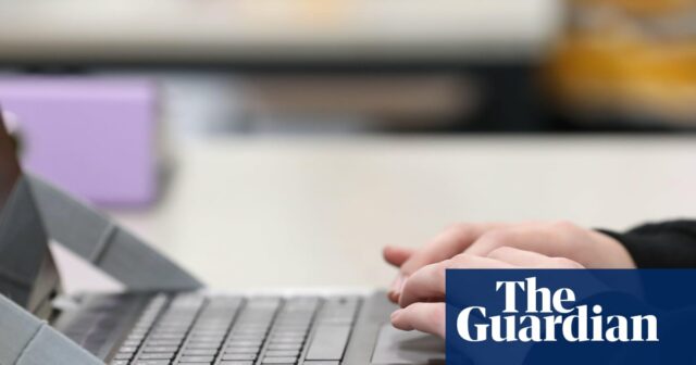 Fórum de suicídio na Internet com sede nos EUA, implicado Fórum de suicídio na Internet com sede nos EUA, implicado em 160 mortes, multado em £ 950.000