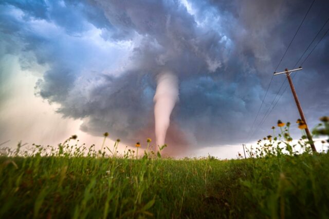 Fotos e vídeos mostram danos causados ​​pelo tornado do Mississippi à medida que mais avisos são emitidos
