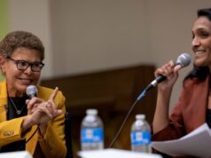 Fox 11 cancela debate municipal após a retirada de Karen Bass e Nithya Raman Prefeita Karen Bass, Spencer Pratt e vereadora Nithya Raman (Crédito: Getty Images)