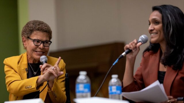 Fox 11 cancela debate municipal após a retirada de Karen Prefeita Karen Bass, Spencer Pratt e vereadora Nithya Raman (Crédito: Getty Images)