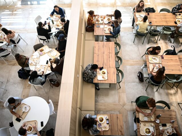 França introduz refeições na cantina por um euro para todos os estudantes
