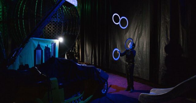 Francesco Caballero está determinado a manter o legado do circo familiar à tona

