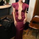 O tapete vermelho do BAFTA deixou o queixo caído na noite de domingo, enquanto uma série de estrelas brilhavam em vestidos perigosamente profundos, com Frankie Bridge liderando o caminho