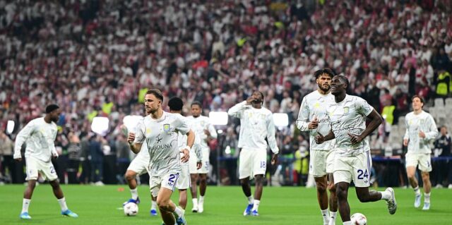 Freiburg x Aston Villa - final da Liga Europa AO VIVO: último placar, notícias da equipe e atualizações enquanto Emiliano Martinez sofre um susto de lesão no aquecimento enquanto Villans persegue o primeiro título em 30 anos com a final de Istambul
