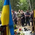 Funerais, rainhas da beleza e bombas: a cidade ucraniana que não deixa Putin vencer