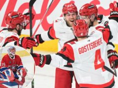 Furacões apagam Canadiens e afastam o jogo da final da Stanley Cup Furacões apagam Canadiens e afastam o jogo da final da Stanley Cup