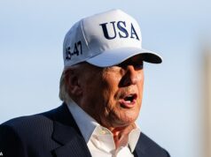 Fúria enquanto Trump recebe de seu próprio governo um pagamento de US$ 1,8 bilhão financiado pelos contribuintes: ‘Ato impressionante de corrupção’ Donald Trump fala a membros da mídia no gramado sul da Casa Branca após chegar no Marine One em Washington, DC, EUA, 15 de maio